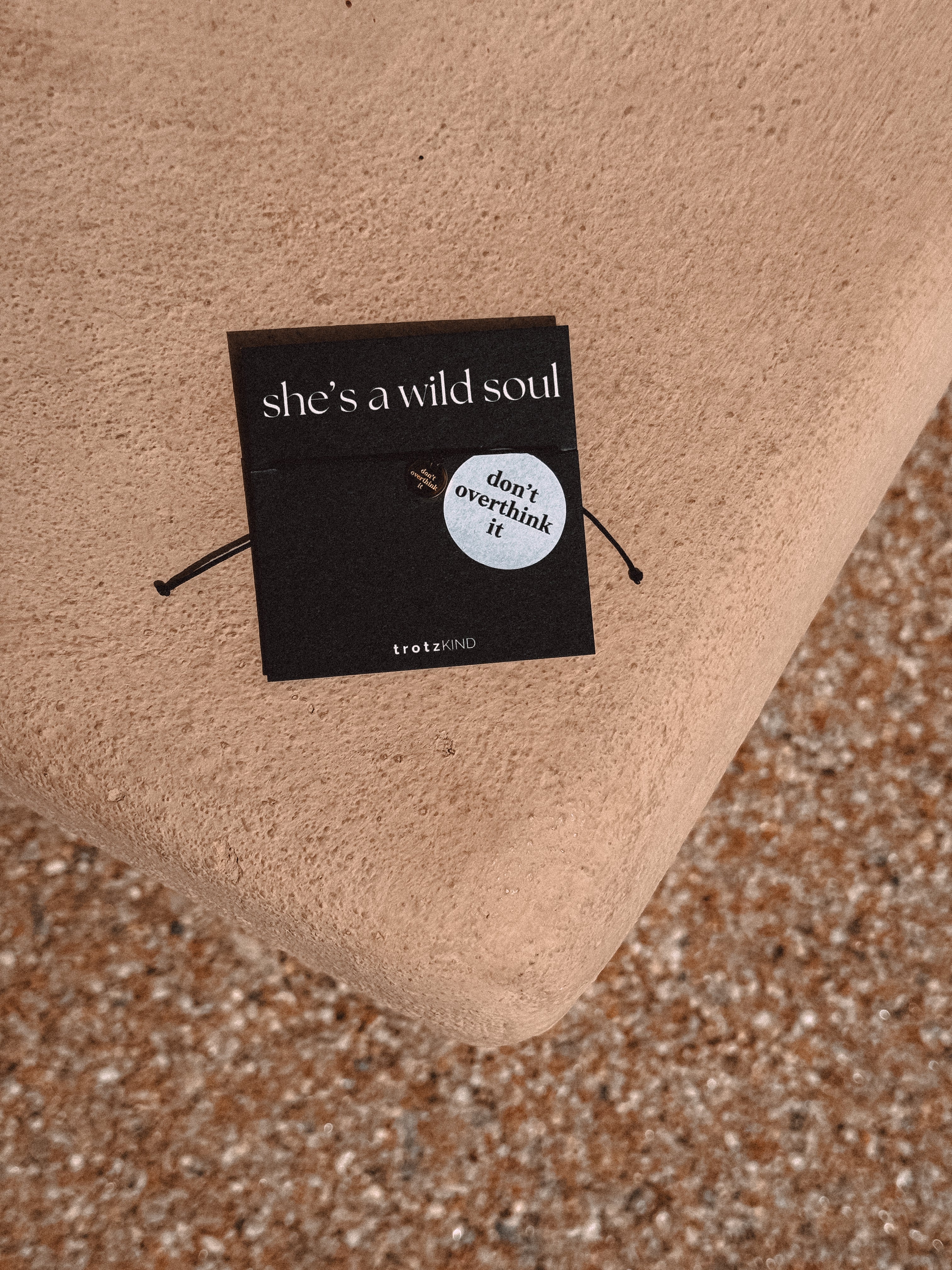 ARMBAND Don't overthink it