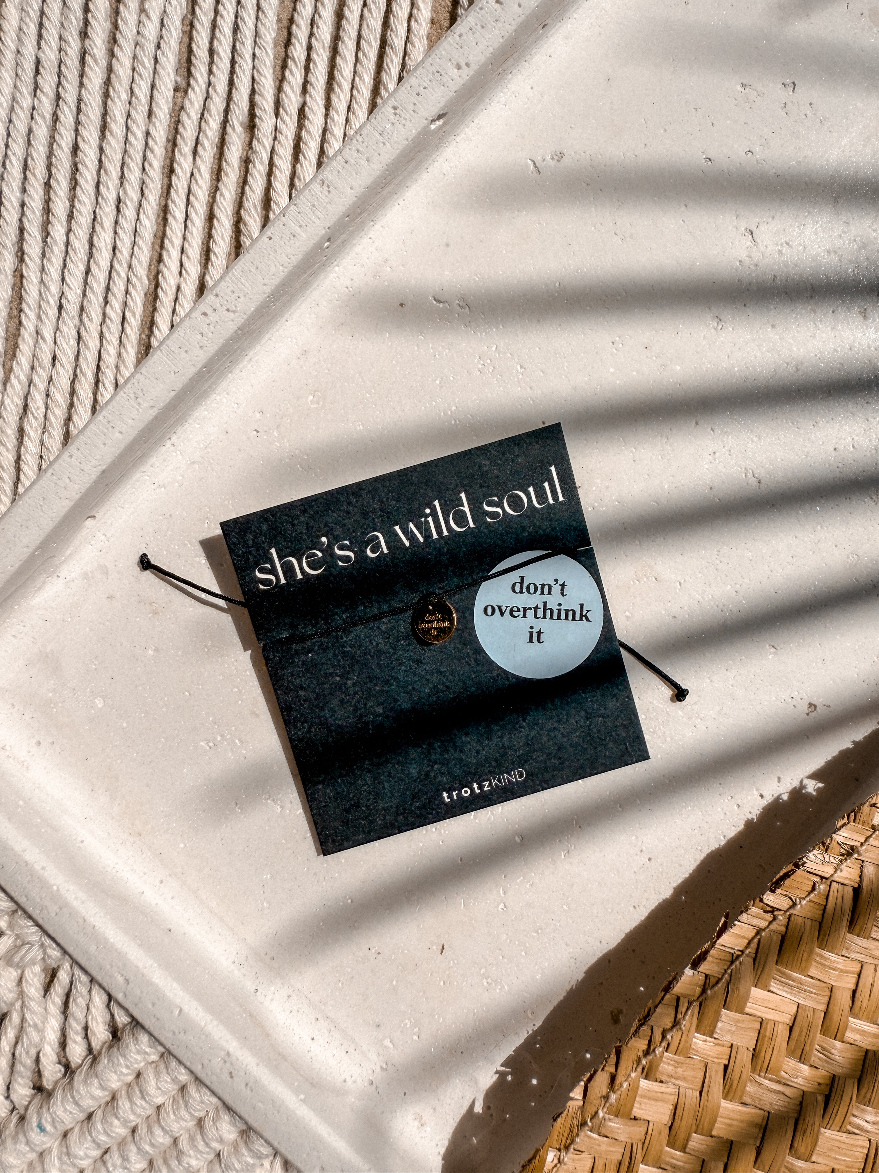 ARMBAND Don't overthink it