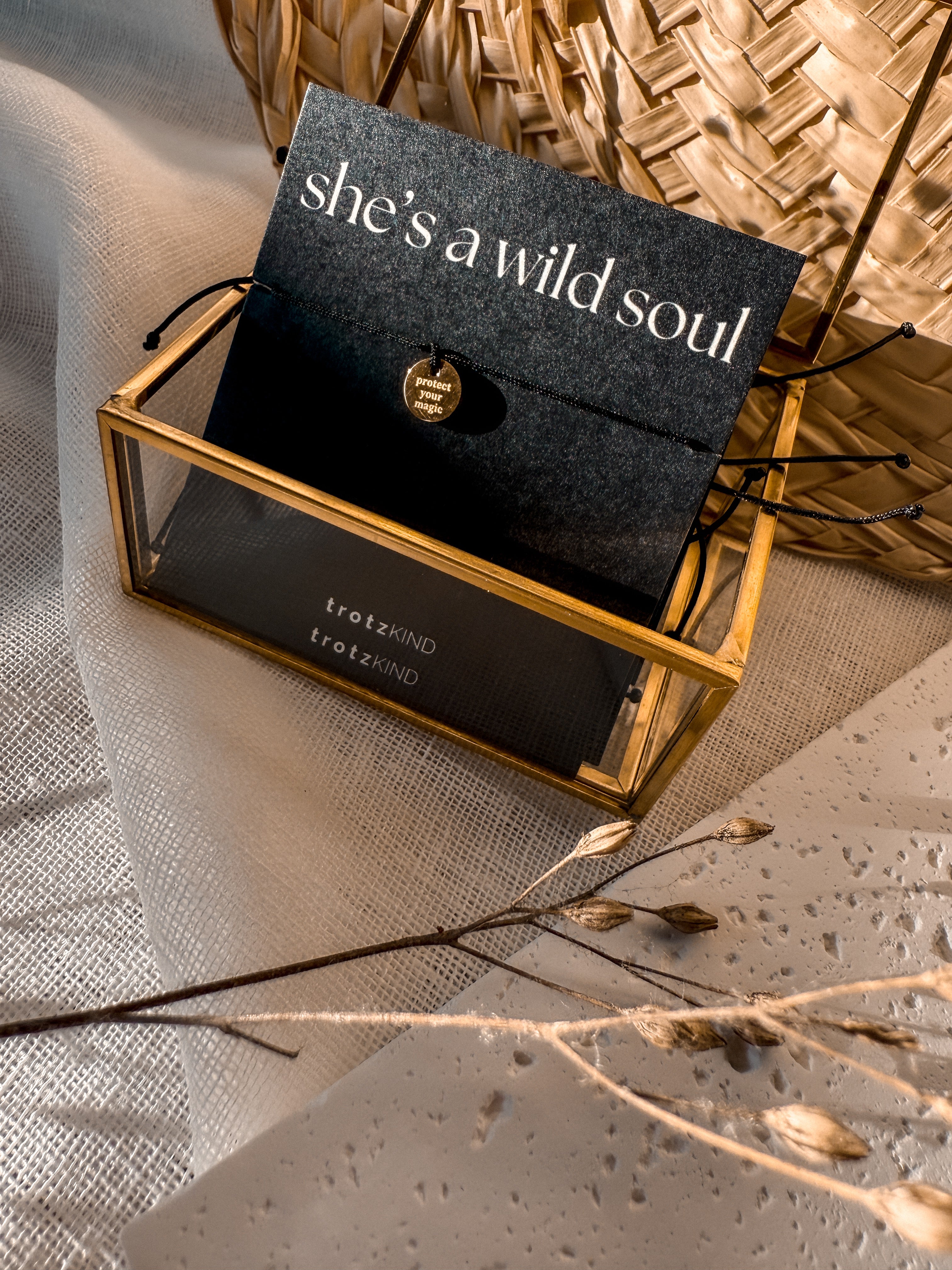 ARMBAND Protect your magic