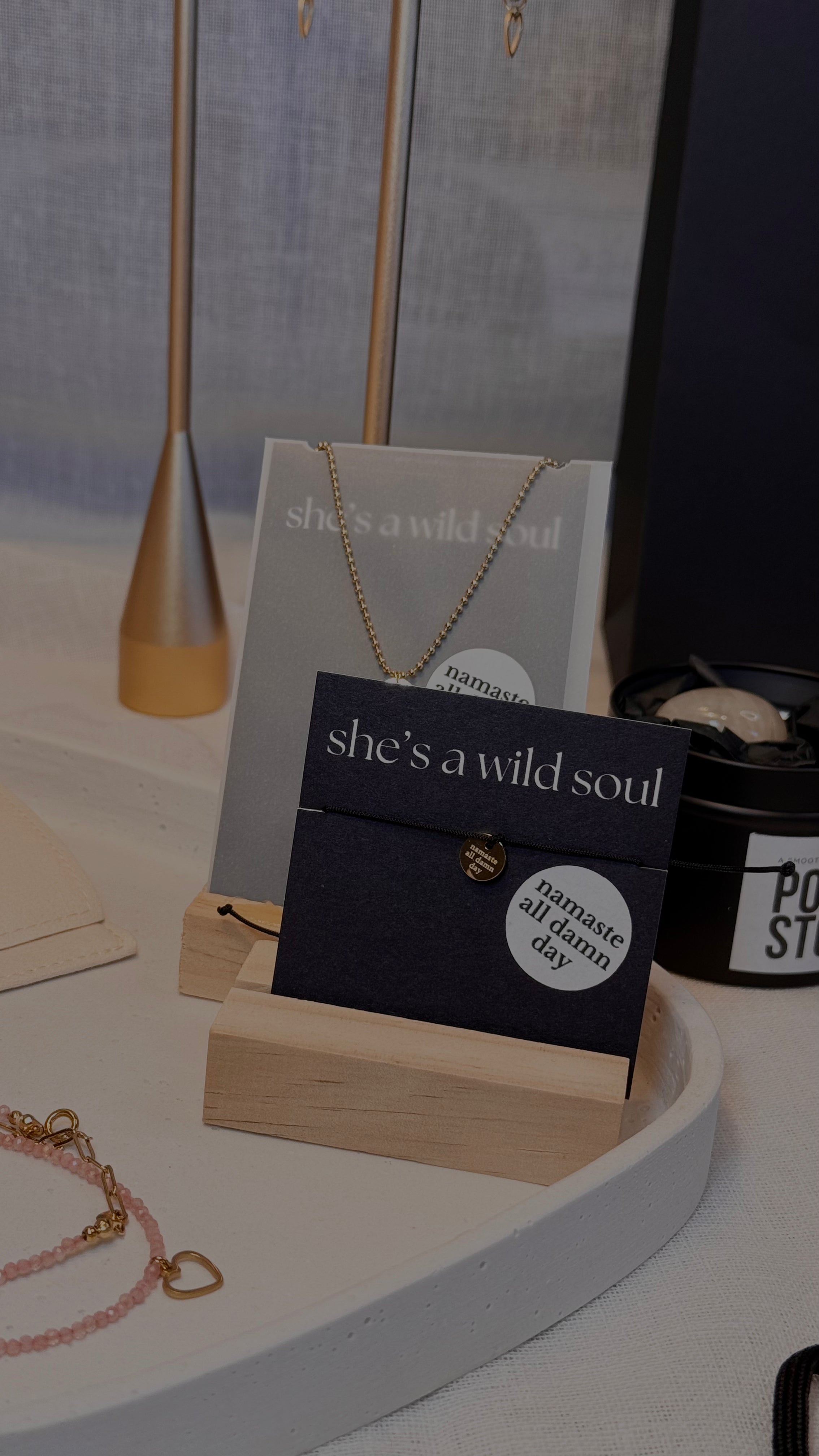 HALSKETTE Namaste all damn day