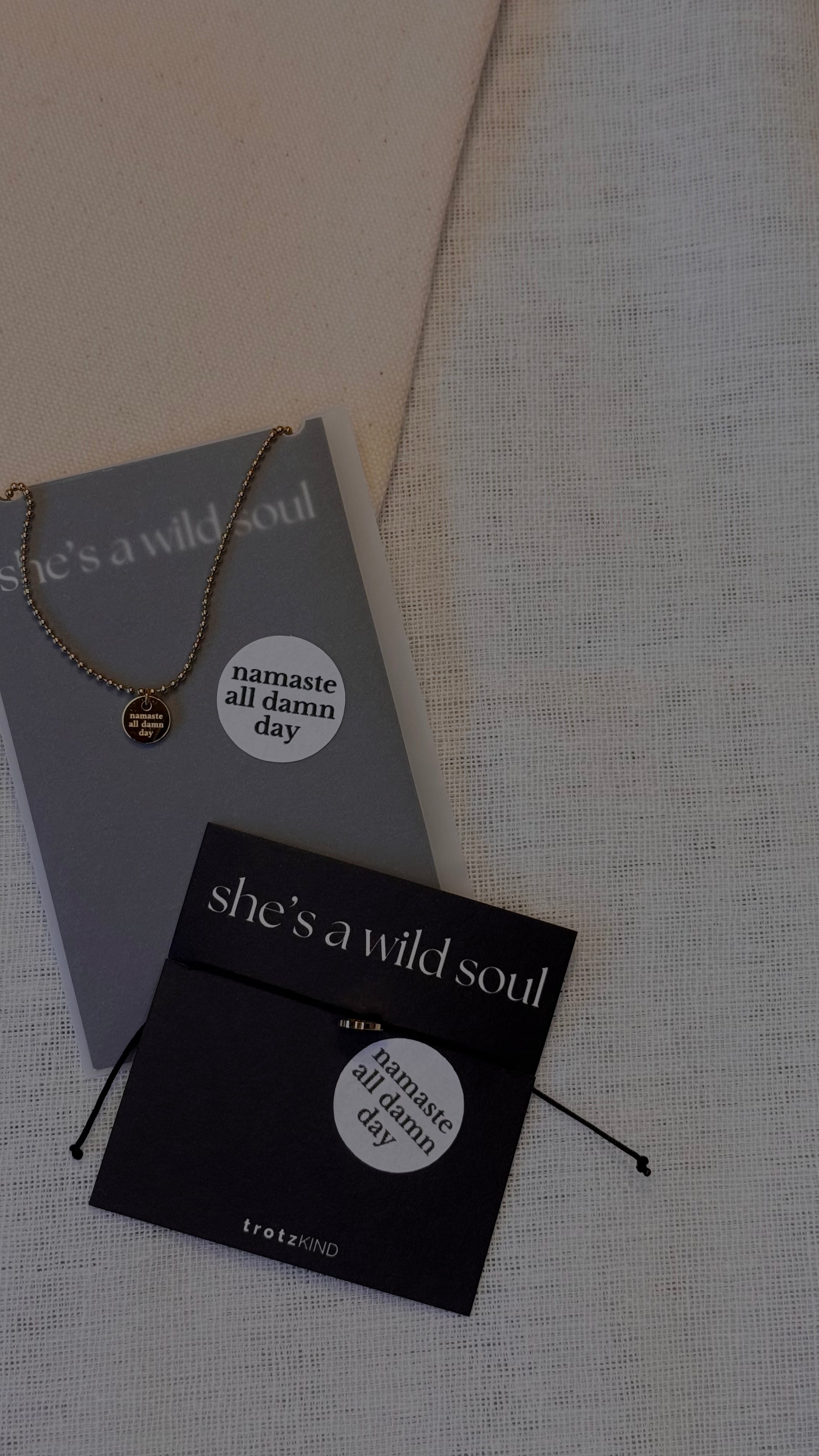 ARMBAND Namaste all damn day